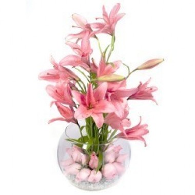 Lilies ina glass vase