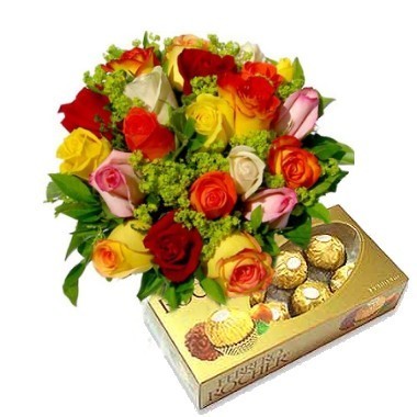 Bouquet of 12 mixed roses. Chocolates included