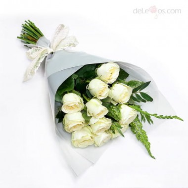 One dozen white roses bouquet