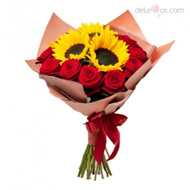 bouquet of roses and sunflowers