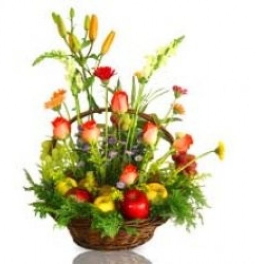 Basket with apples decarated with flowers