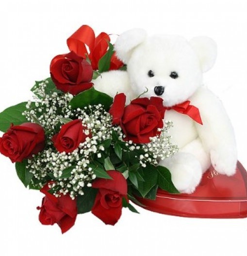Bouquet de 6 roses. Chocolates and Bear included