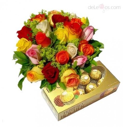 Bouquet of 12 mixed roses. Chocolates included